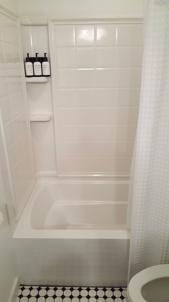 Dixie Star Suite Full Bathroom