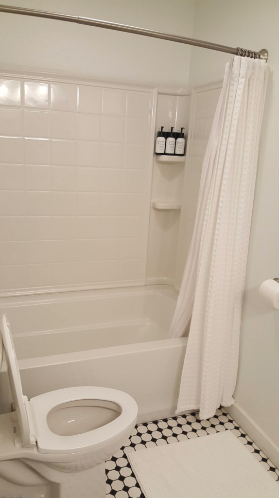 Dixie Star Suite Full Bathroom